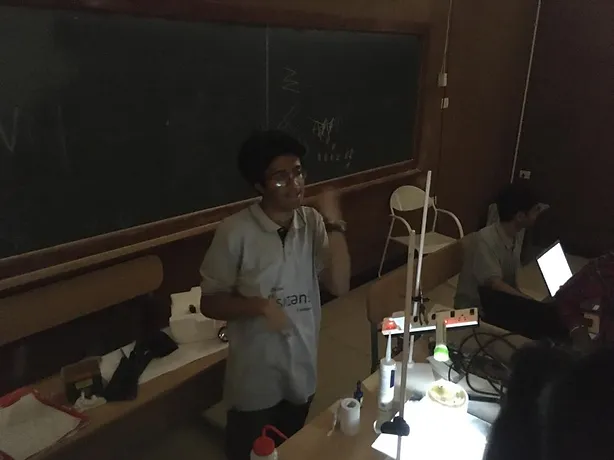 cloud chamber demonstration Open Day 2020